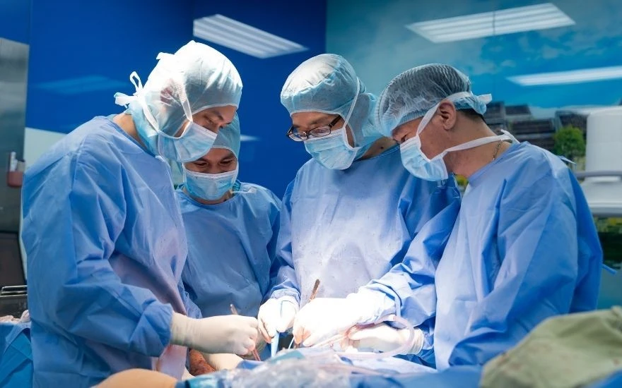 Khớp gối nhân tạo 'trôi' khỏi ổ khớp sau 5 năm phẫu thuật