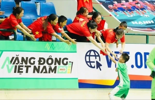 Không còn chú trọng vào điểm số, cha mẹ Việt đang thay đổi cách nuôi con
