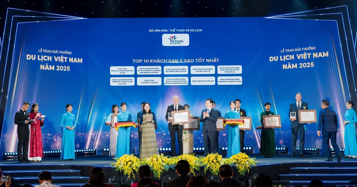 Sheraton Grand Danang Beach Resort & SPA được vinh danh TOP 10 khách sạn 5 sao tốt nhất Việt Nam 2025