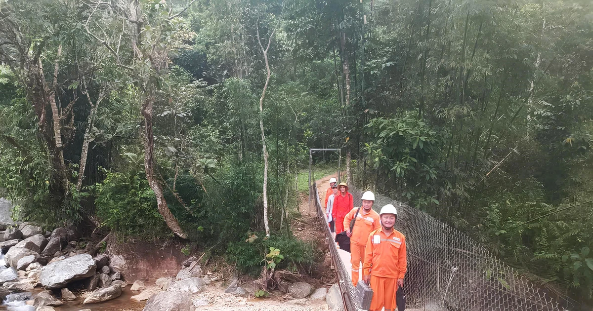 Đem ánh sáng về nóc Măng Dí giữa đại ngàn