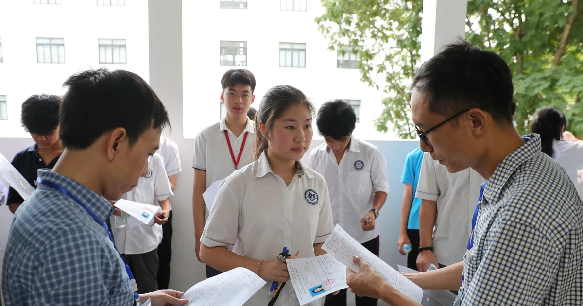 Chuẩn bị đủ chỗ học trước khi phổ cập THPT