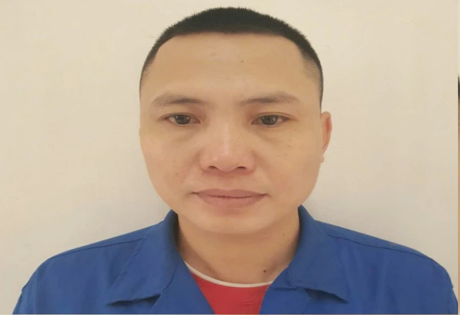 Lái xe mang ô tô của công ty đi cầm cố lấy tiền đánh bạc