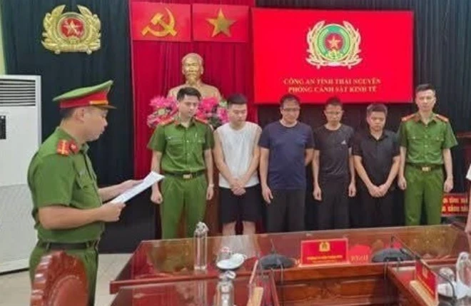 Khởi tố nhóm tài xế sử dụng thiết bị vô hiệu hóa 'mắt thần' trên taxi nhằm chiếm đoạt tiền của hãng