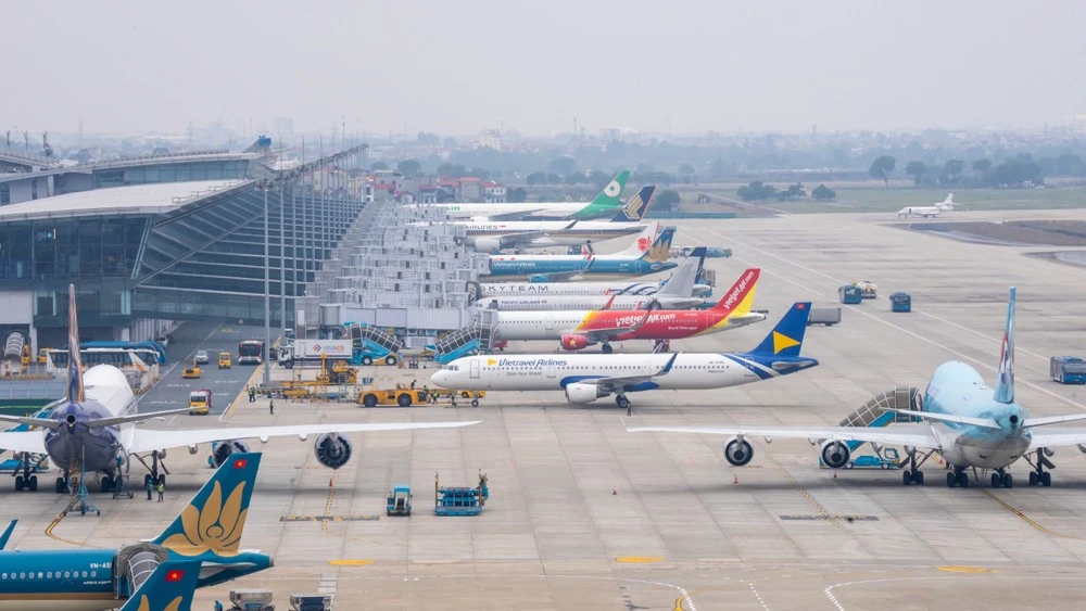 Làm rõ cơ sở đề xuất phụ thu phí nhiên liệu, tăng giá vé máy bay
