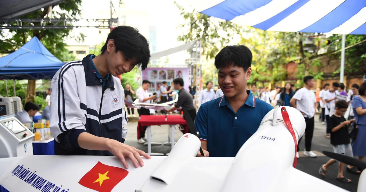 "Ê hề" hoạt động học - chơi "quá đã" ở Ngày hội tuyển sinh khối Khoa học và Công nghệ