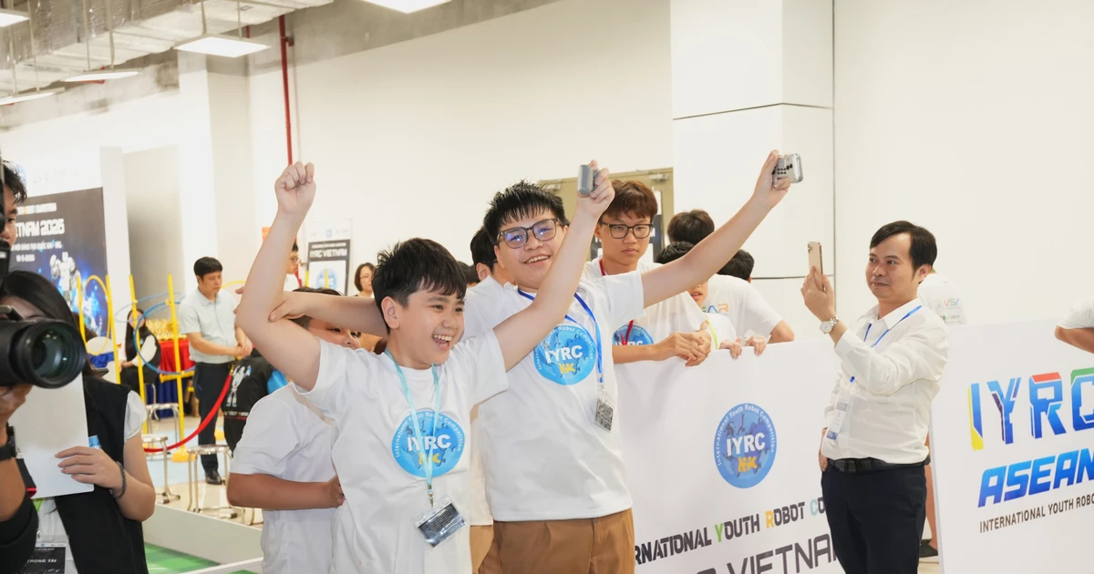 Giải Vô địch IYRC Việt Nam: Ấn tượng từ thiết kế sáng tạo đến robot đá bóng nghẹt thở