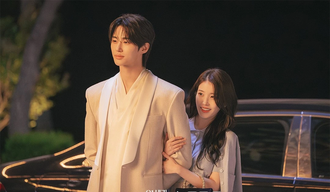 Nhìn Byeon Woo Seok - IU ở Perfect Crown làm khán giả nhớ huyền thoại Goong