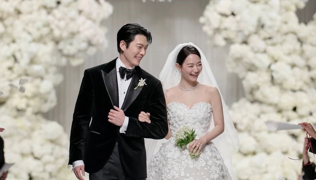 Kim Woo Bin - Shin Min Ah hoạt động năng suất sau hôn lễ, quảng cáo "tằng tằng"