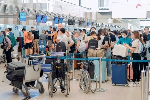 Thời hạn hoàn vé, mức bồi thường cho khách bị chậm, hủy chuyến bay