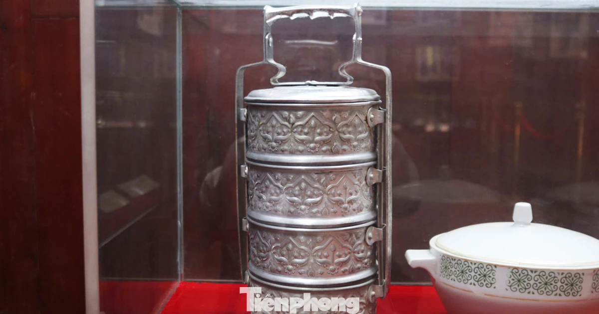 Chiếc cặp lồng đựng cơm cố Thủ tướng Phạm Văn Đồng thường mang theo khi đi công tác