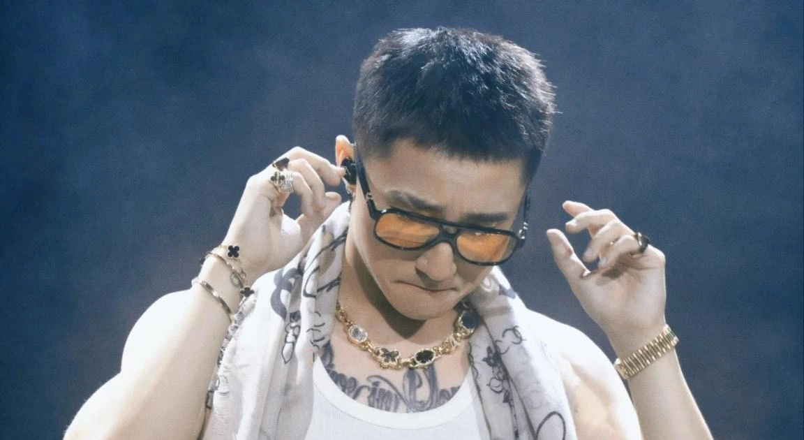 Thực hư 'cú bắt tay điên rồ' giữa Sơn Tùng M-TP và rapper Mỹ