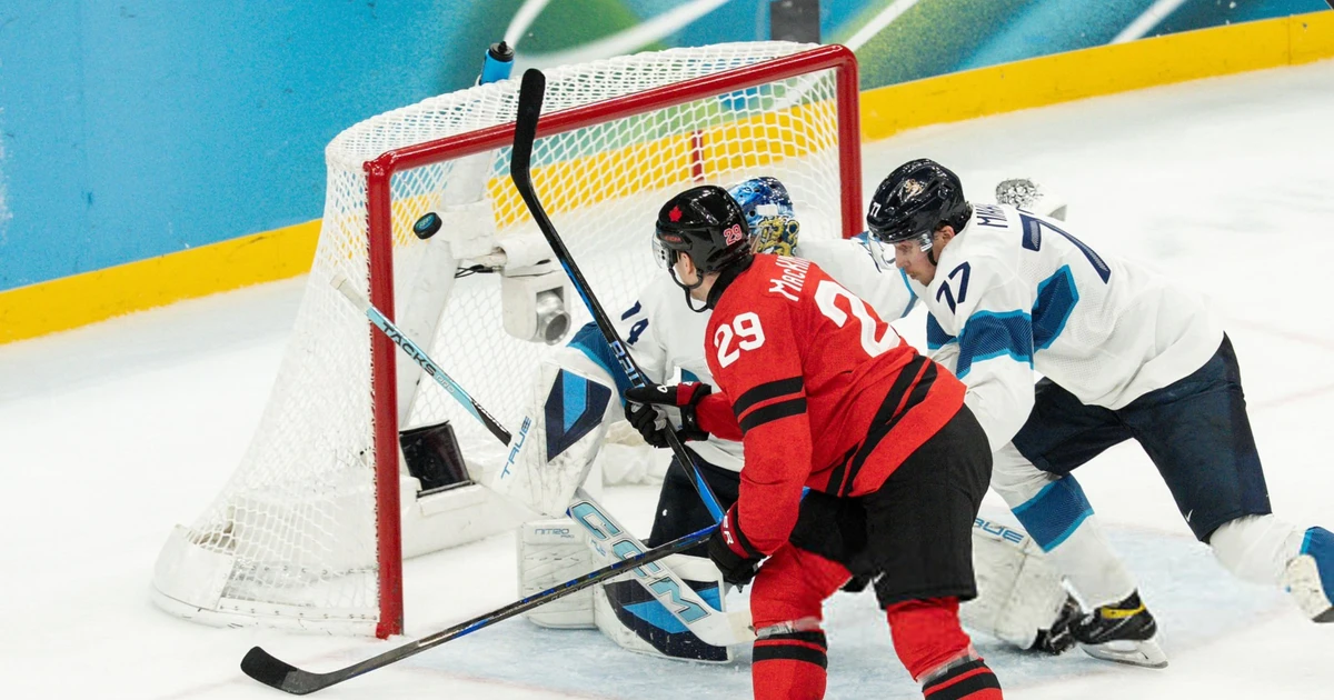 Trọng tài Canada bắt trận đội nhà gây tranh cãi dữ dội ở Thế vận hội mùa đông