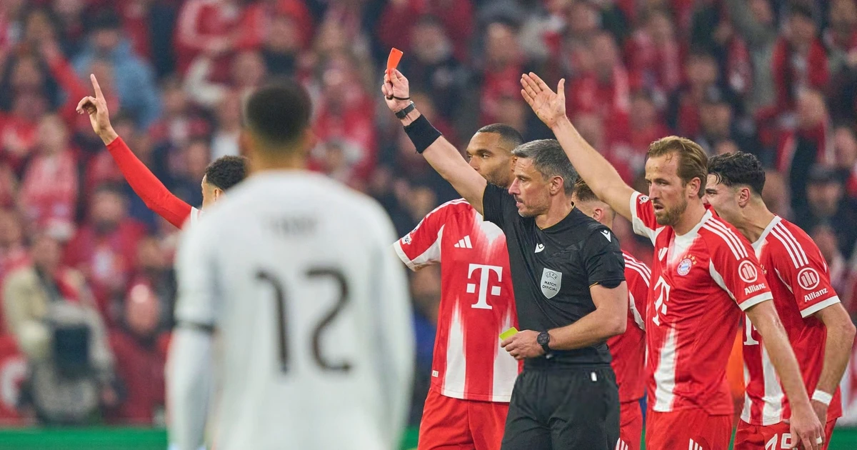 Trọng tài đúng hay sai khi rút thẻ đỏ Camavinga?