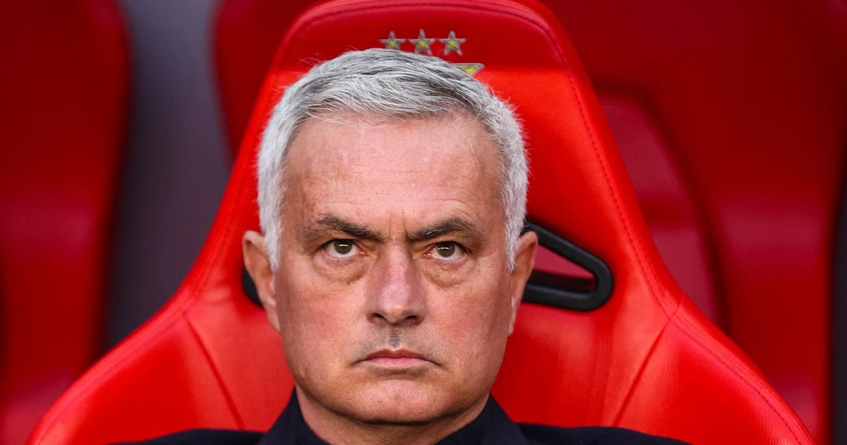Mourinho phẫn nộ khi bị gọi là 'kẻ phản bội' 50 lần