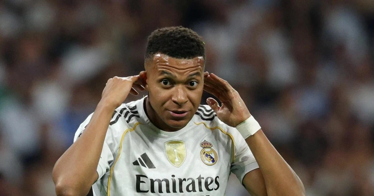 Chủ tịch Perez nóng mắt với Mbappe