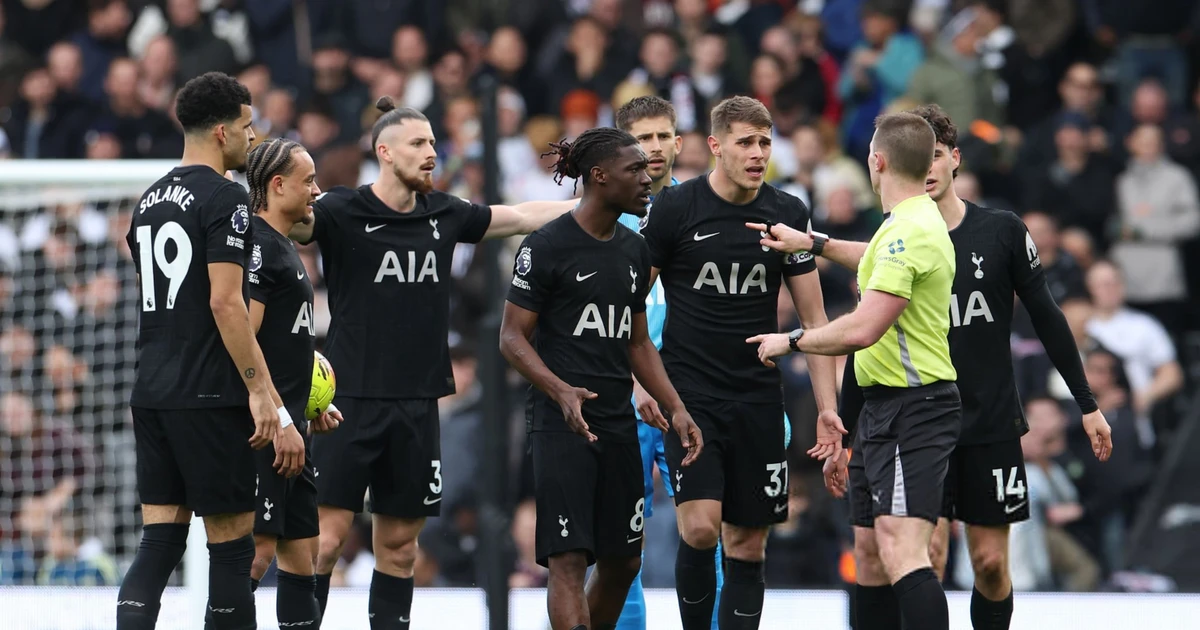 Ngoại hạng Anh chứng kiến đội đầu tiên xuống hạng, nạn nhân kế tiếp là Tottenham?