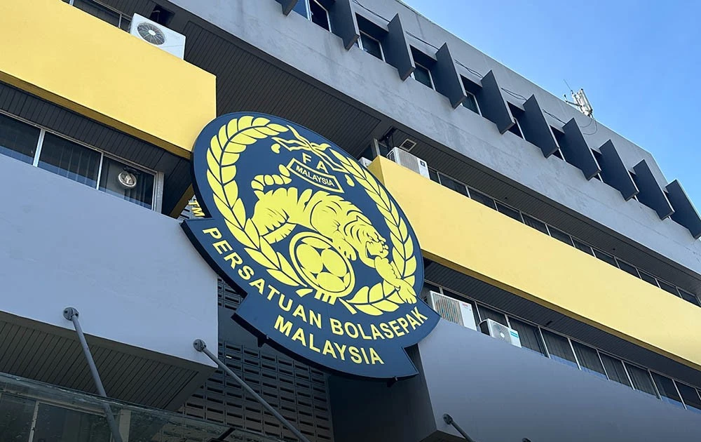 CĐV Malaysia bức xúc khi đội nhà bị xử thua Việt Nam, đòi phá bỏ FAM, xây dựng lại