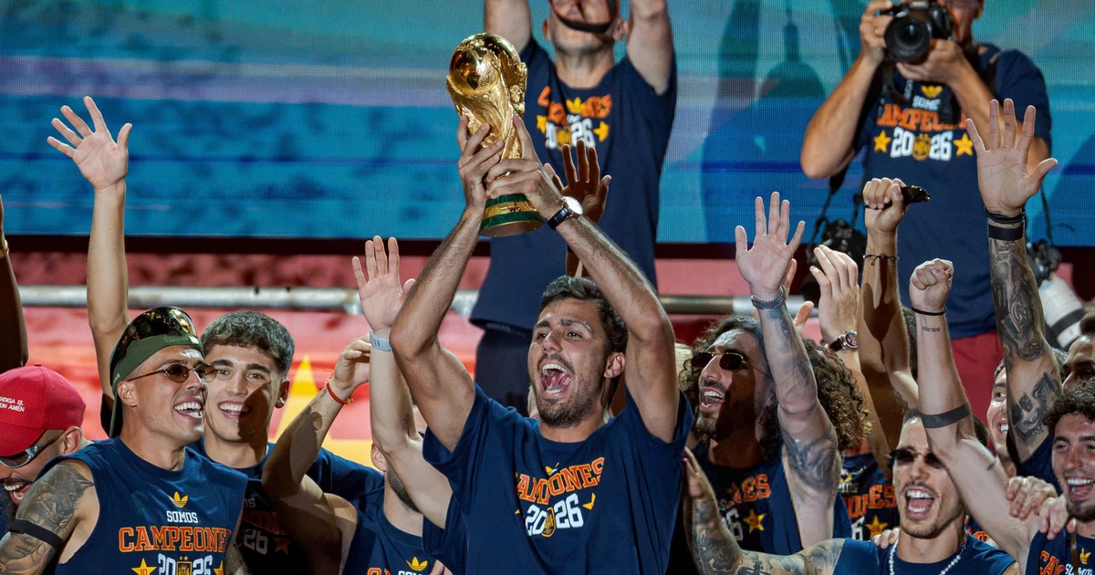 Biển người phủ kín Madrid, đón nhà vô địch World Cup 2026 trở về