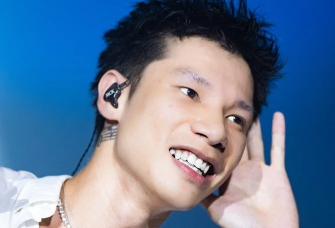 Rapper MCK gỡ toàn bộ ca khúc nhạy cảm