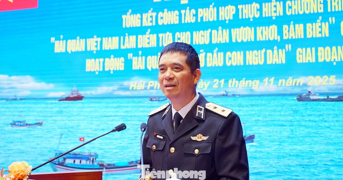 Bộ đội hải quân nhận đỡ đầu 164 con ngư dân mồ côi, khó khăn