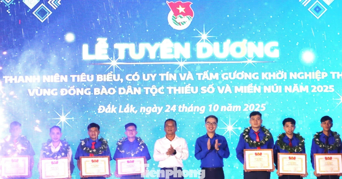 Tuyên dương 36 thanh niên tiêu biểu, có uy tín ở vùng đồng bào dân tộc thiểu số