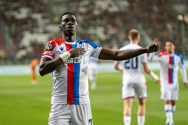 Sarr ghi bàn nhanh nhất Conference League, Crystal Palace áp sát chung kết châu Âu
