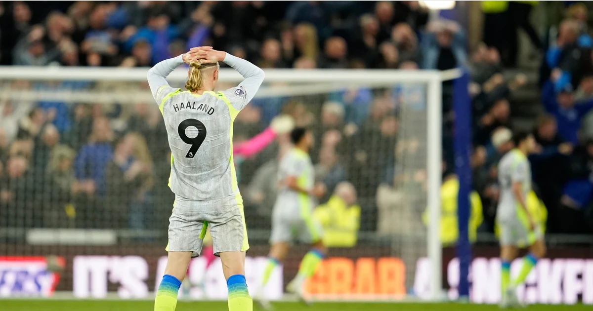 Man City sảy chân trước Everton, mất quyền tự quyết trong cuộc đua vô địch