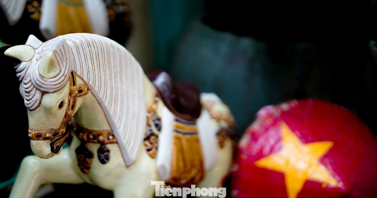 Cận cảnh bộ sưu tập ngựa gốm độc bản đón Tết Bính Ngọ