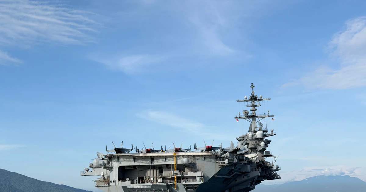 Tàu sân bay USS George Washington thăm Đà Nẵng