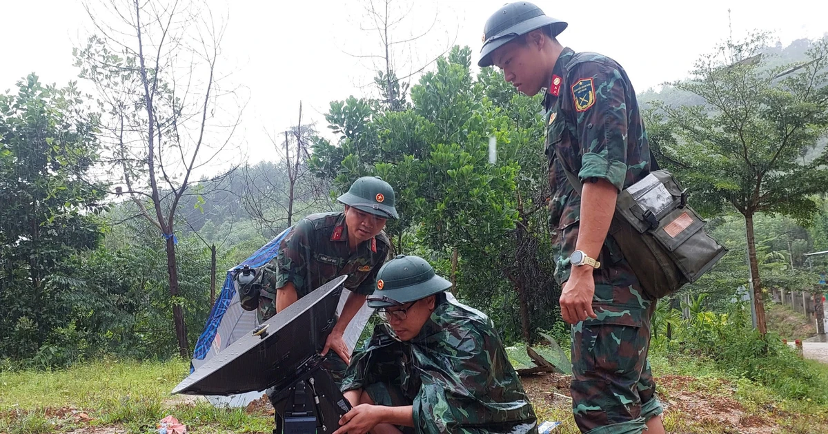 Lính thông tin băng rừng, đội mưa đảm bảo liên lạc vùng sạt lở ở Đà Nẵng