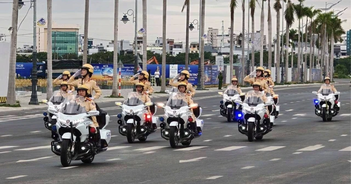 Đến chung kết Hội thao CAND ở Đà Nẵng, du khách được cưỡi ngựa, ngồi mô tô đặc chủng
