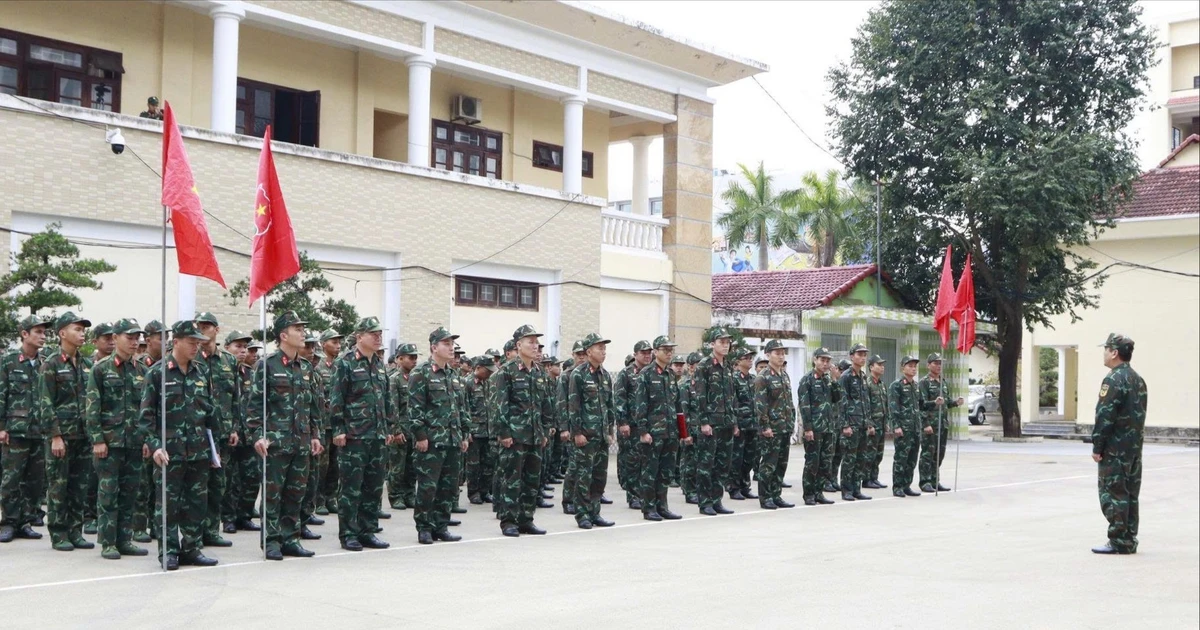 Đà Nẵng huy động gần 100 cán bộ, chiến sĩ đến Đắk Lắk giúp dân vùng lũ dựng xong nhà trước Tết