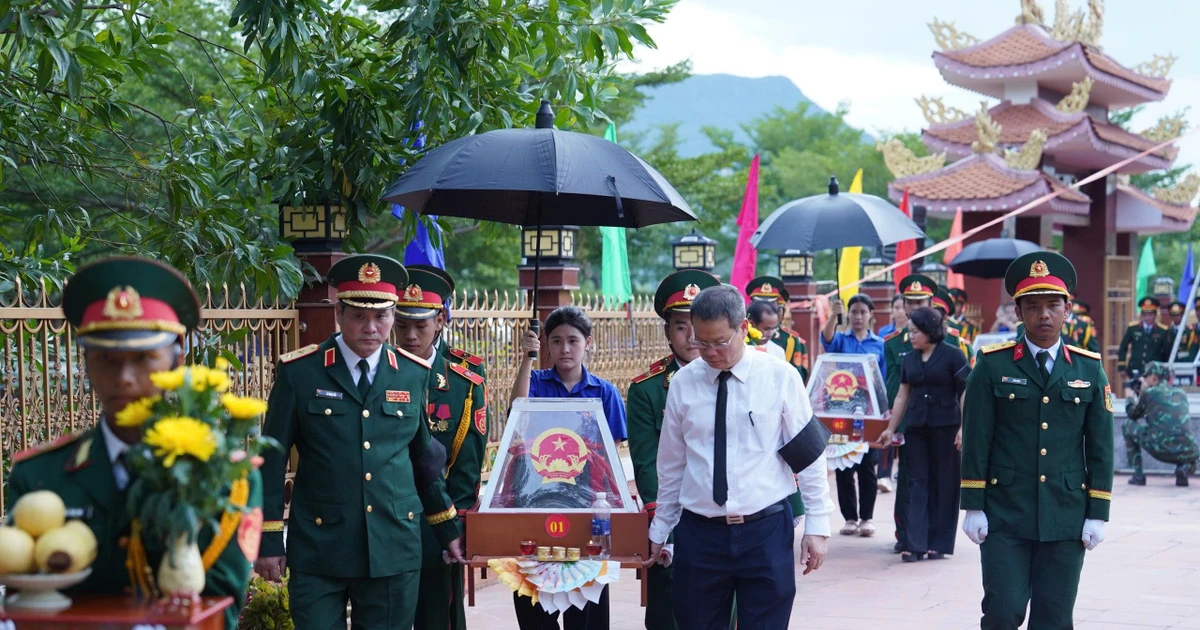 Xúc động lễ truy điệu và an táng 5 hài cốt liệt sĩ được tìm thấy trong hang Đá Sập