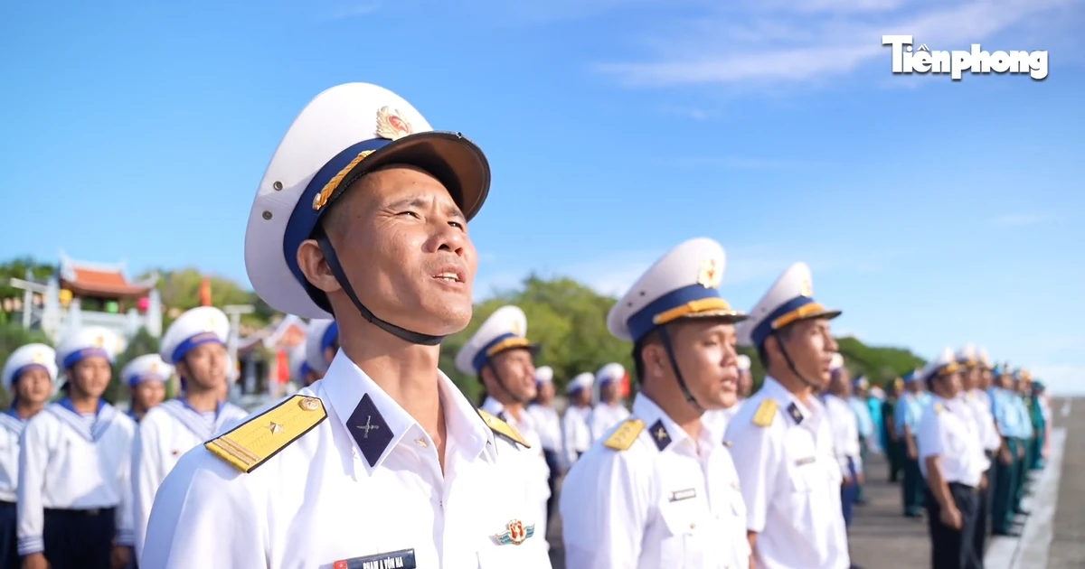 Duyệt đội ngũ bên cột mốc chủ quyền Trường Sa, 10 lời thề vang dội biển trời