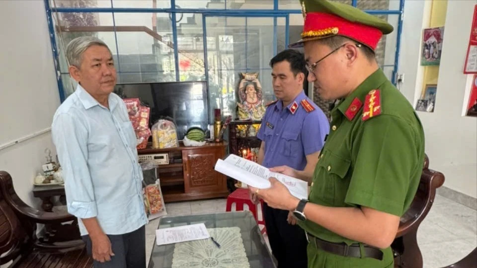 Khởi tố cựu lãnh đạo, cán bộ địa chính phường vì làm giả hồ sơ đất đai