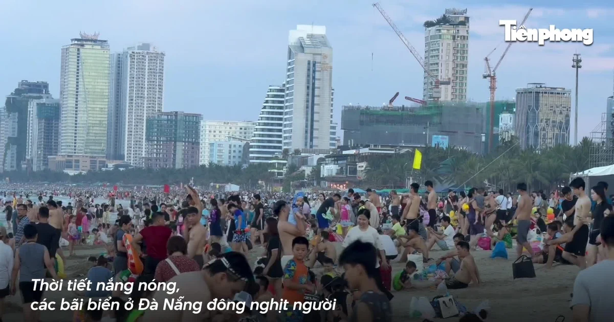 Nóng như đổ lửa, biển Đà Nẵng đông nghịt từ sáng đến tối