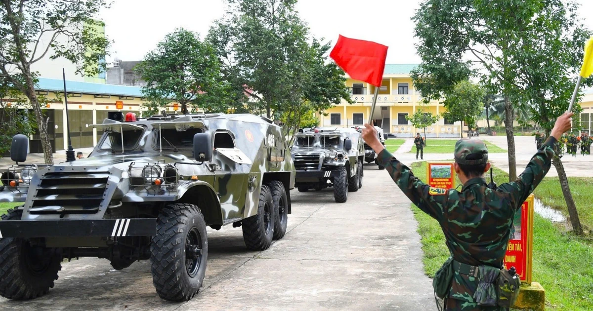 Quân khu 5 sẵn sàng xe bọc thép ứng phó với bão số 13