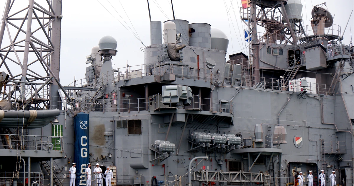 Cận cảnh tàu tuần dương của Hải quân Mỹ đang thăm Đà Nẵng