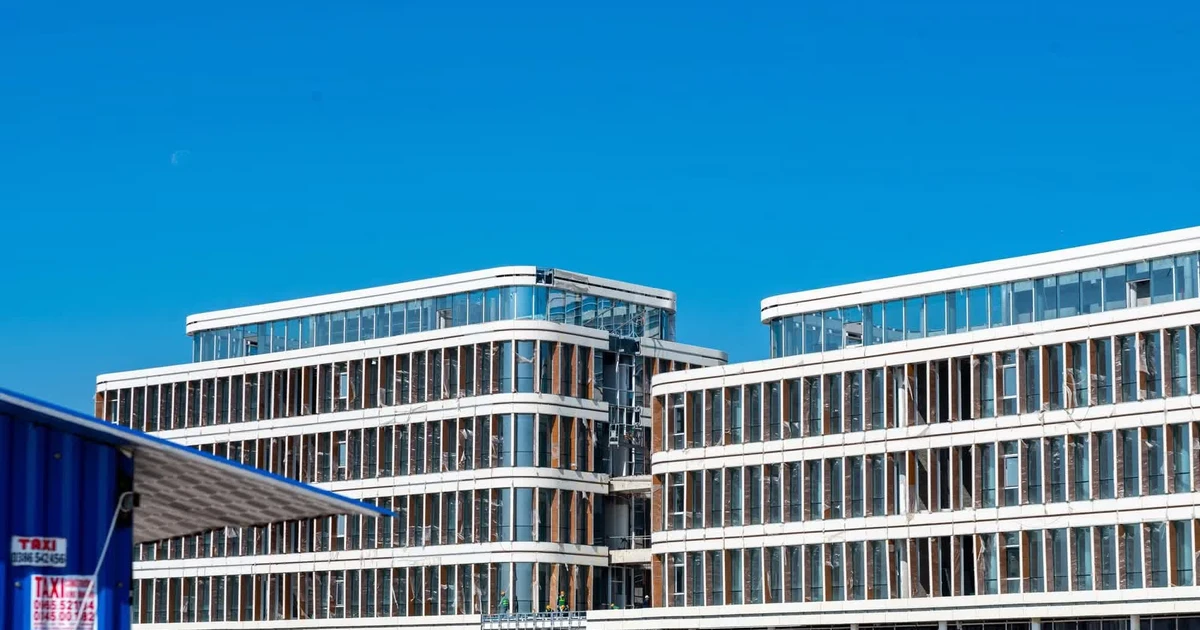 Chính phủ yêu cầu hạn chế tối đa việc xây dựng trụ sở, trung tâm hành chính mới