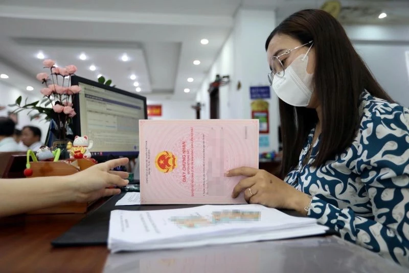 Công chứng giao dịch bất động sản không phụ thuộc địa giới sẽ 'thực hiện theo lộ trình'