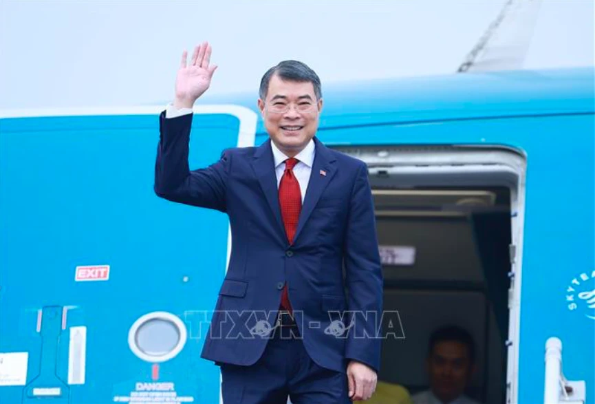 Thủ tướng Lê Minh Hưng lên đường dự hội nghị cấp cao ASEAN