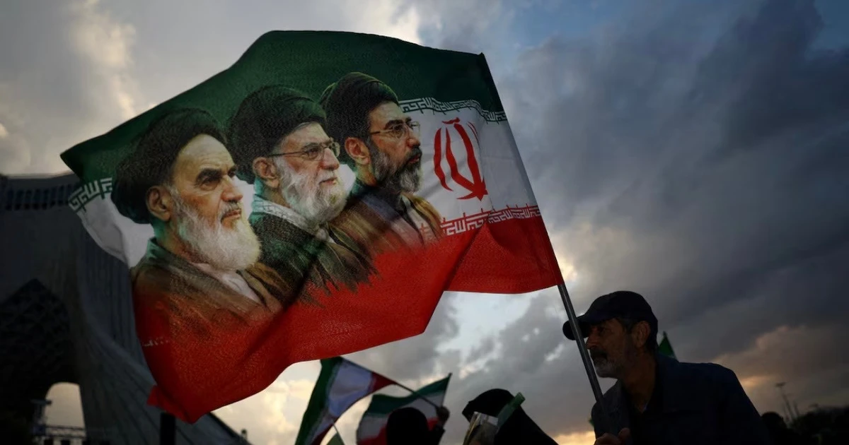 Tổng thống Mỹ Trump nói sẽ chờ vài ngày, Iran lập vùng kiểm soát hàng hải