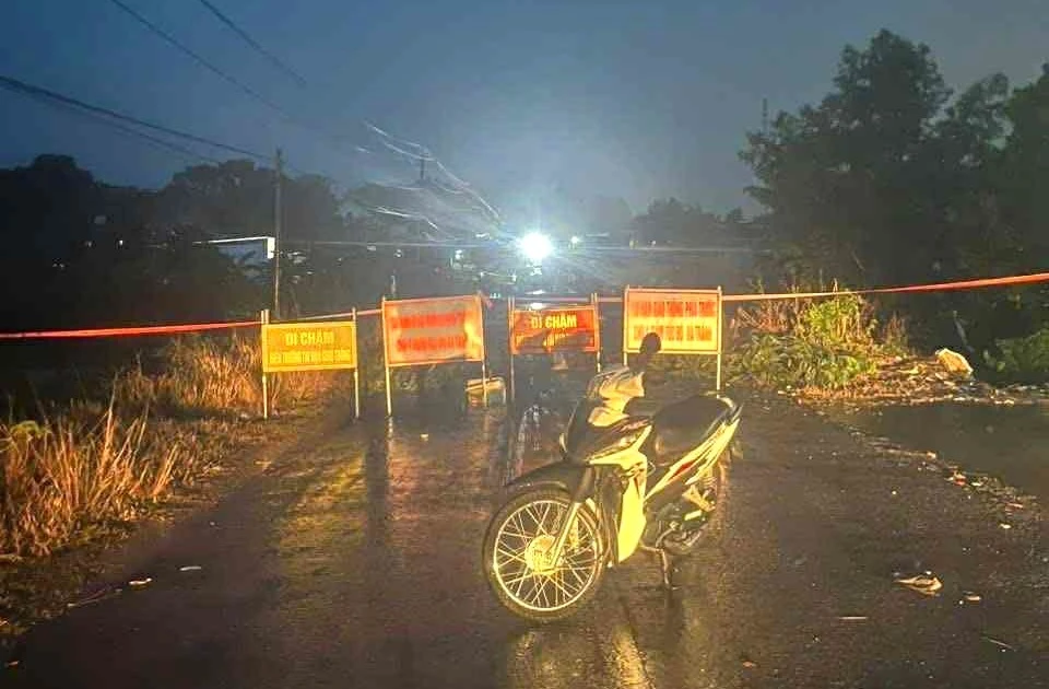 Mưa lớn gây sạt lở, sập cầu làm một tuyến đường ở Đồng Nai bị chia cắt