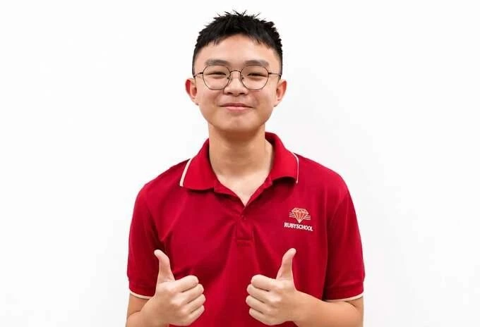 Thủ khoa thi lớp 10 TPHCM giành hai điểm 10