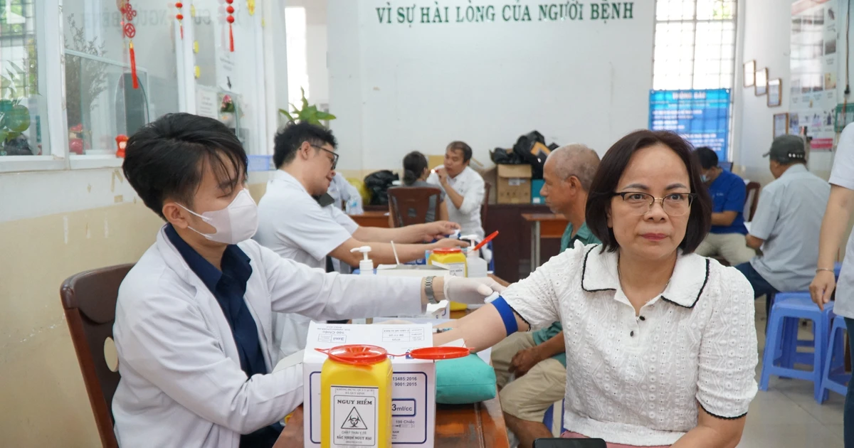 Chen chân khám sức khỏe miễn phí ngày cuối tuần ở TPHCM