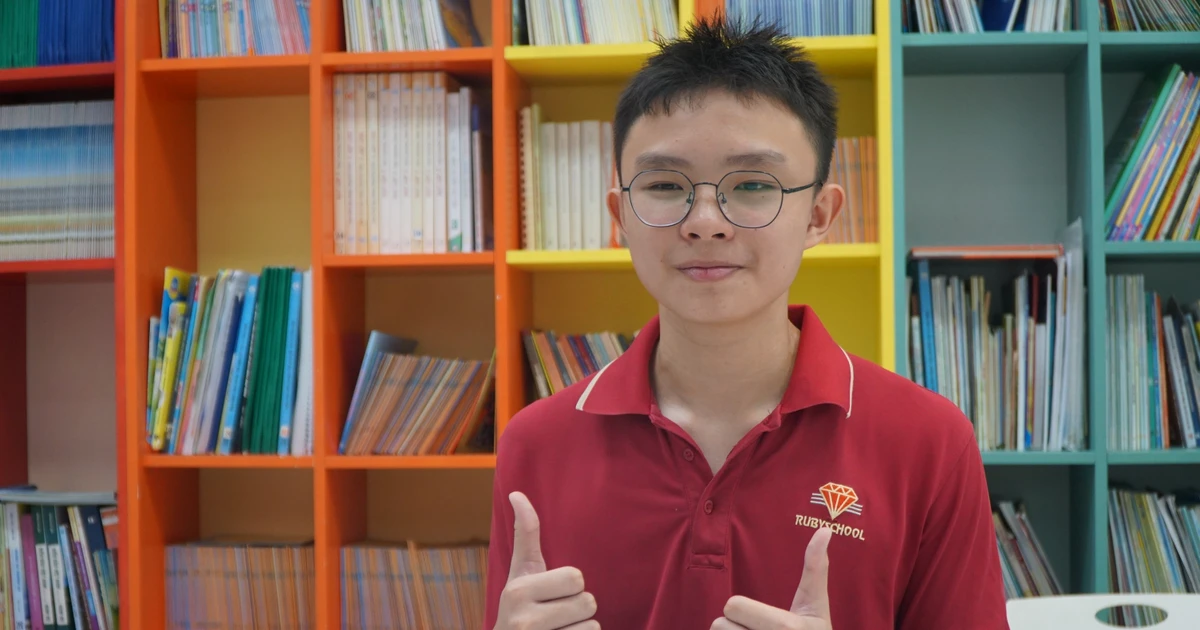 Thủ khoa lớp 10 TPHCM: 'Không đi học thêm, học xong trước 10 giờ đêm'