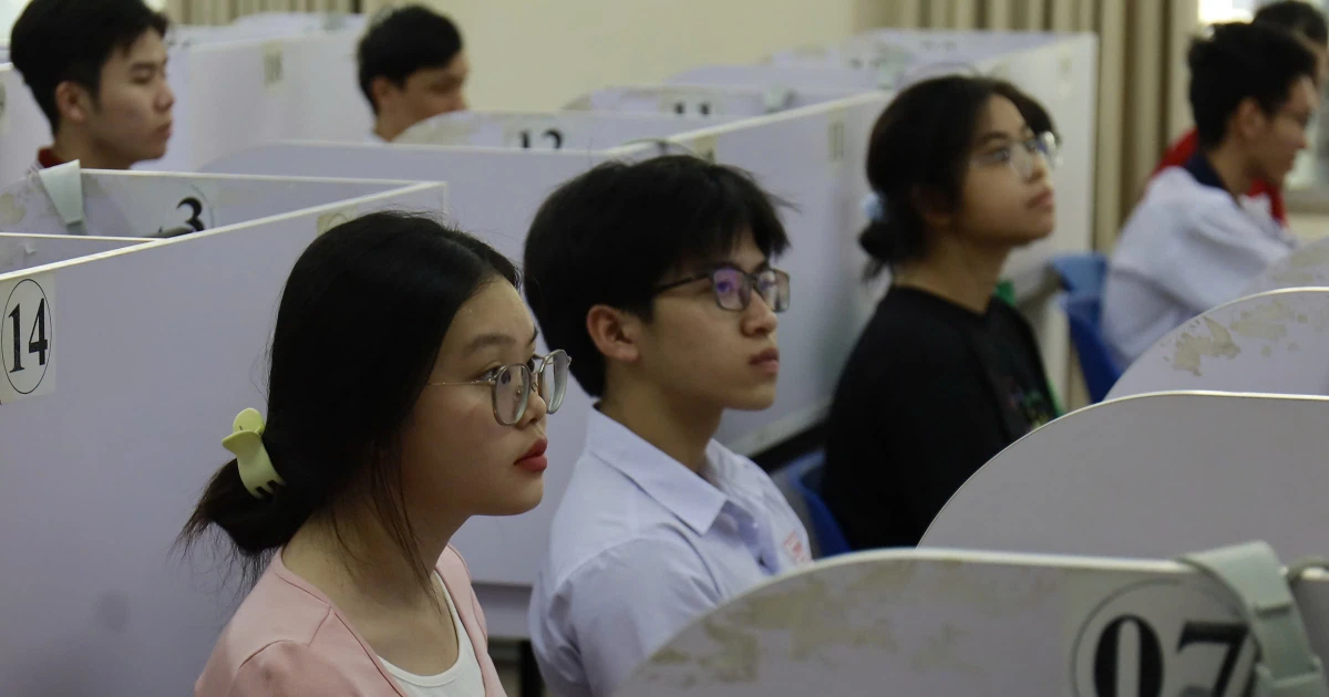 Hàng nghìn thí sinh tranh suất vào trường sư phạm