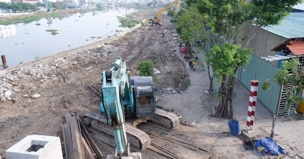 TPHCM bối rối vì 17 triệu m3 bùn nạo vét kênh rạch chưa có chỗ đổ