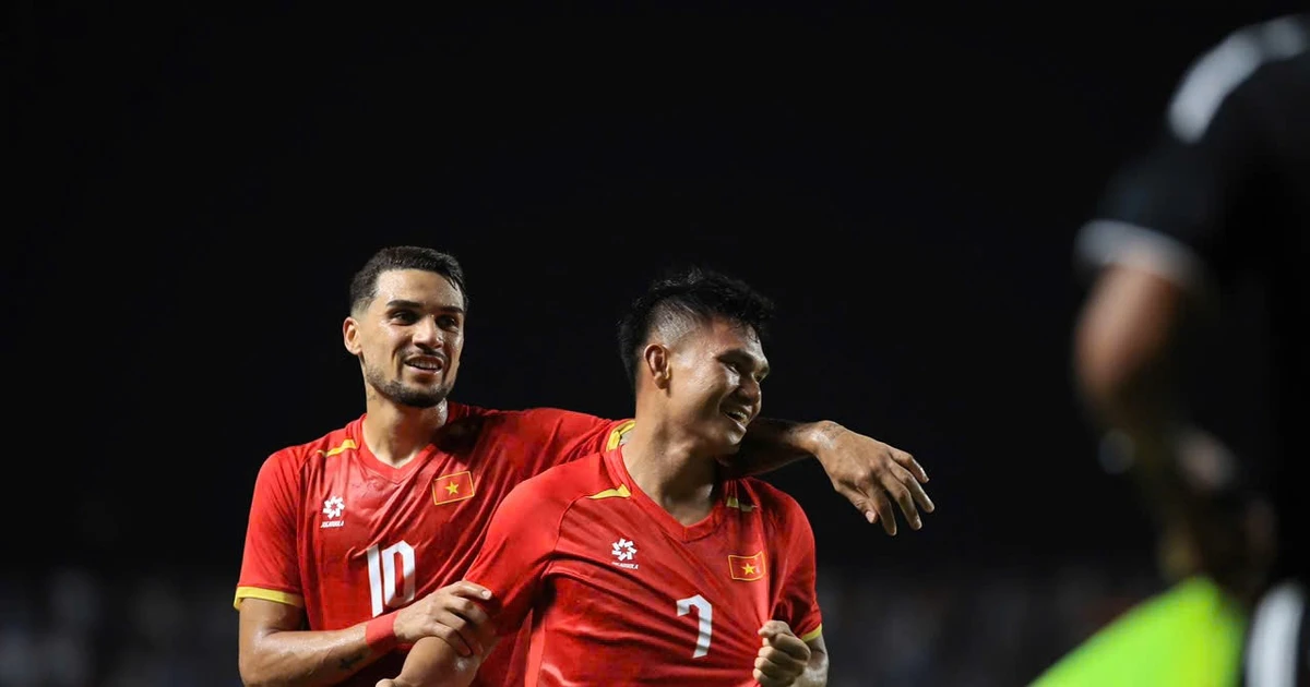 Đội tuyển Việt Nam được ban tổ chức trao áo đấu đặc biệt tại ASEAN Cup 2026