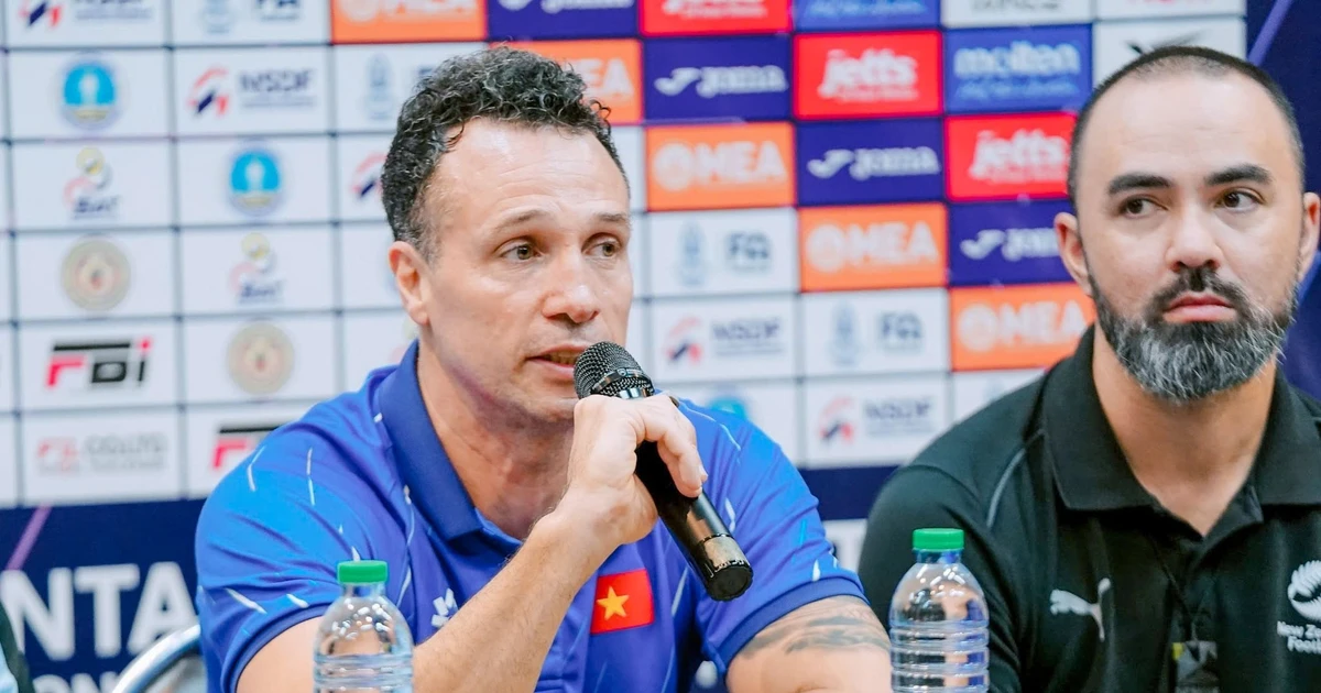 HLV Diego Giustozzi gửi thông điệp tới dàn sao trẻ futsal Việt Nam